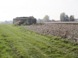 Ligne Maginot - BEF 559 - DIEU GIBLOT SUD - (Blockhaus pour arme infanterie) - Situé dans son environnement, près d'un chemin de terre se dirigeant vers la route de Saméon.