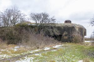 Ligne Maginot - WELSCHHOF - (Ouvrage d'infanterie) - Bloc 1
Facade Ouest avec sa chambre de tir pour un canon de 47 et 2 JM