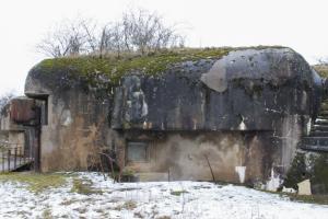 Ligne Maginot - WELSCHHOF - (Ouvrage d'infanterie) - Bloc 1
La facade Est et son créneau pour l'arme mixte