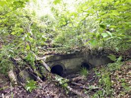 Ligne Maginot - VF60 - ANTENNE DE L'OUVRAGE DU FOUR-à-CHAUX - (RESEAU - Voie 60 - Antenne ou rocade ferroviaire) - 3 - PASSAGE SUR LE VERLORENERBACH
Le coté amont maçonné