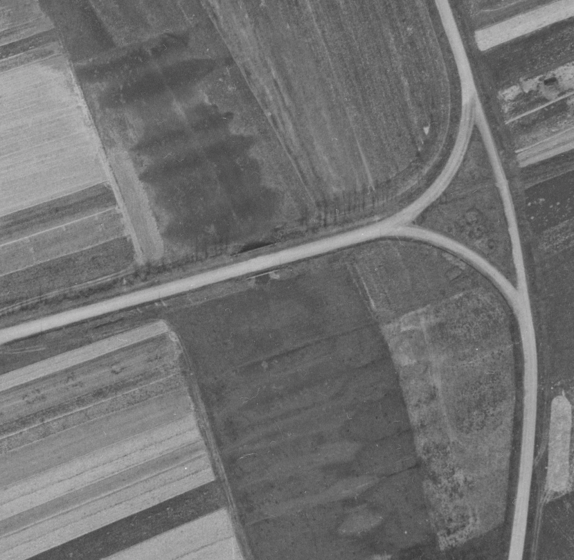 Ligne Maginot - VF60 - LIAISON SAINT-HUBERT / REINANGE - (RESEAU - Voie 60 - Antenne ou rocade ferroviaire) - PONT GUENANGE BAS
Photo aérienne années 1951 - IGN - Géoportail 1951