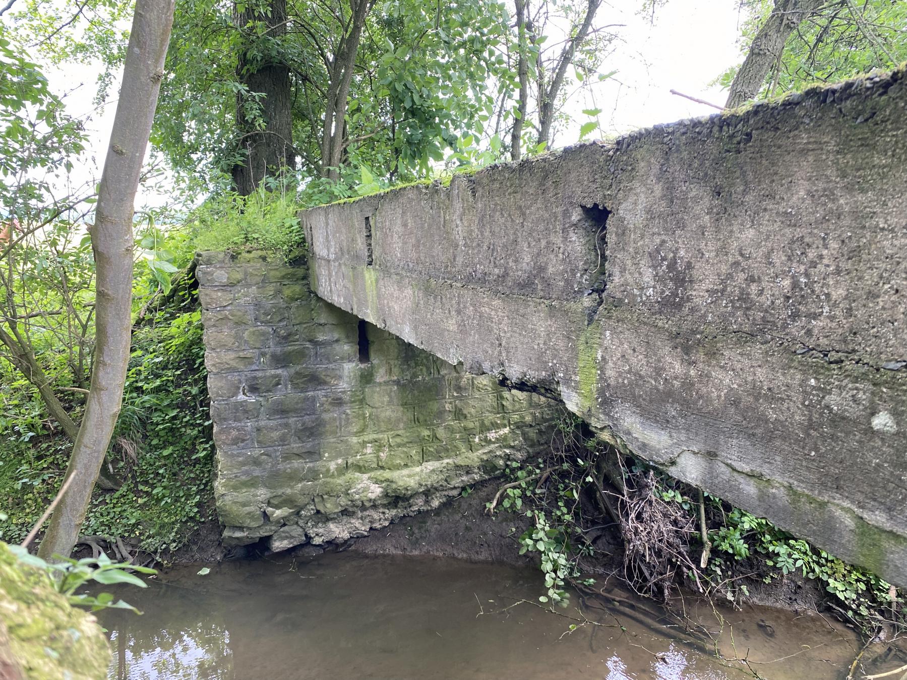 Ligne Maginot - VF60 - ANTENNE DE L'OUVRAGE DE SCHOENENBOURG - (RESEAU - Voie 60 - Antenne ou rocade ferroviaire) - 18 - PONT sur le WITSENBAECHEL
Vue coté Soultz
 - Pascal Lambert