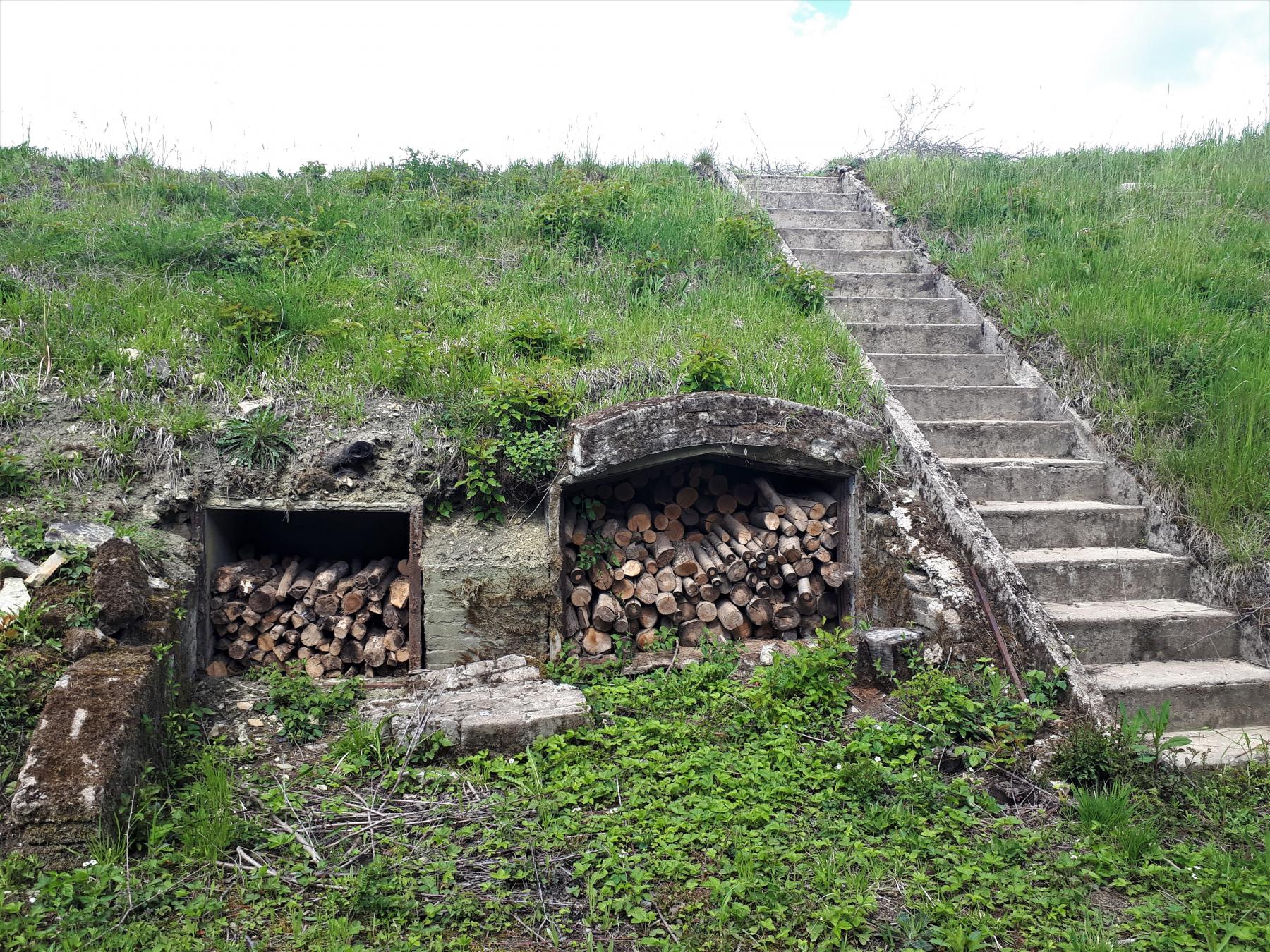 Ligne Maginot - BAMBIDERSTROFF SUD - C71 - (Casemate d'infanterie) - Rampe d'accès et niches de stockage extérieur - Gregory Fuchs
