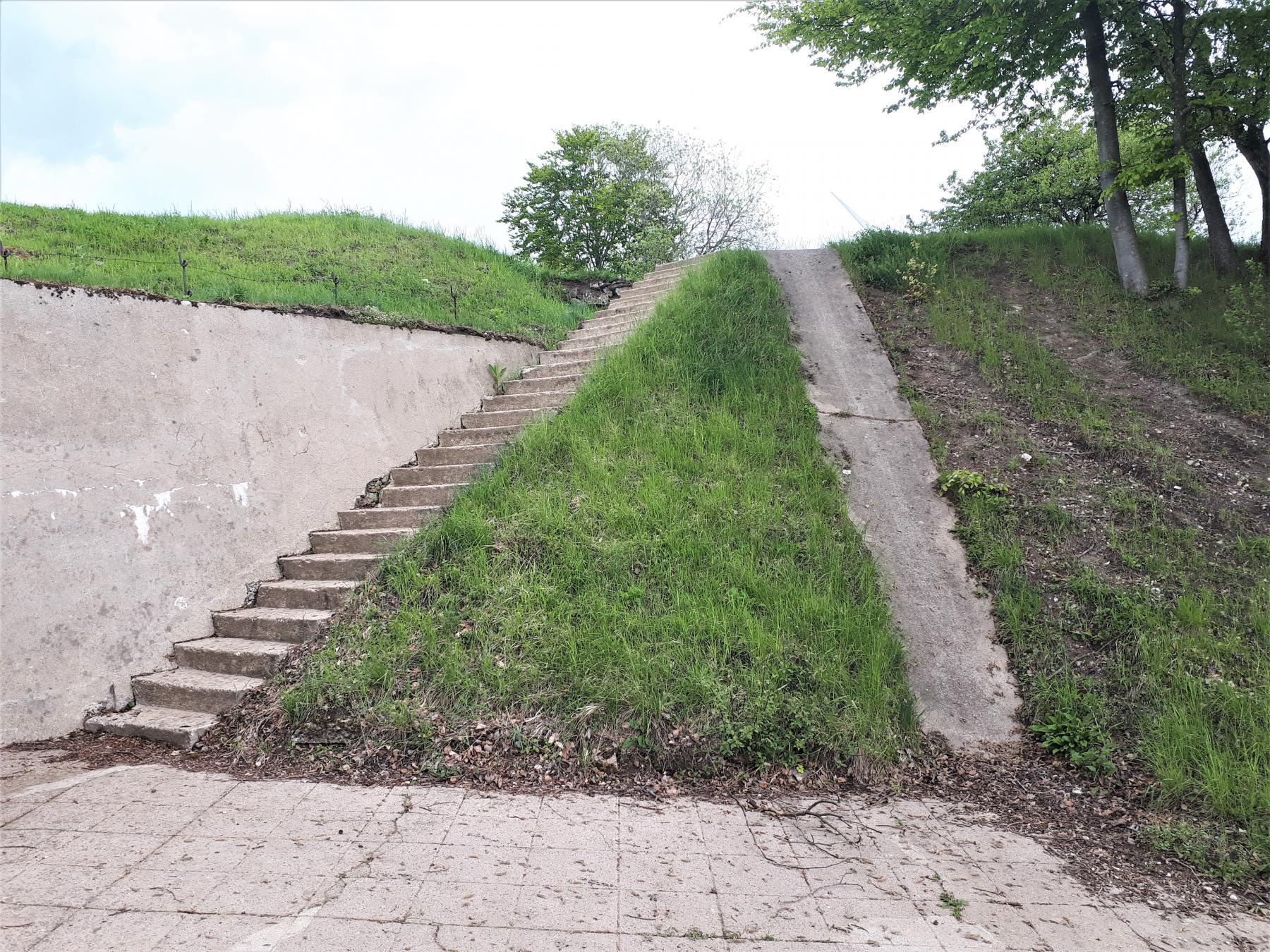 Ligne Maginot - EINSELING - A36 - (Ouvrage d'infanterie) - Escalier d'accès et rampe de descente du matériel - Gregory Fuchs