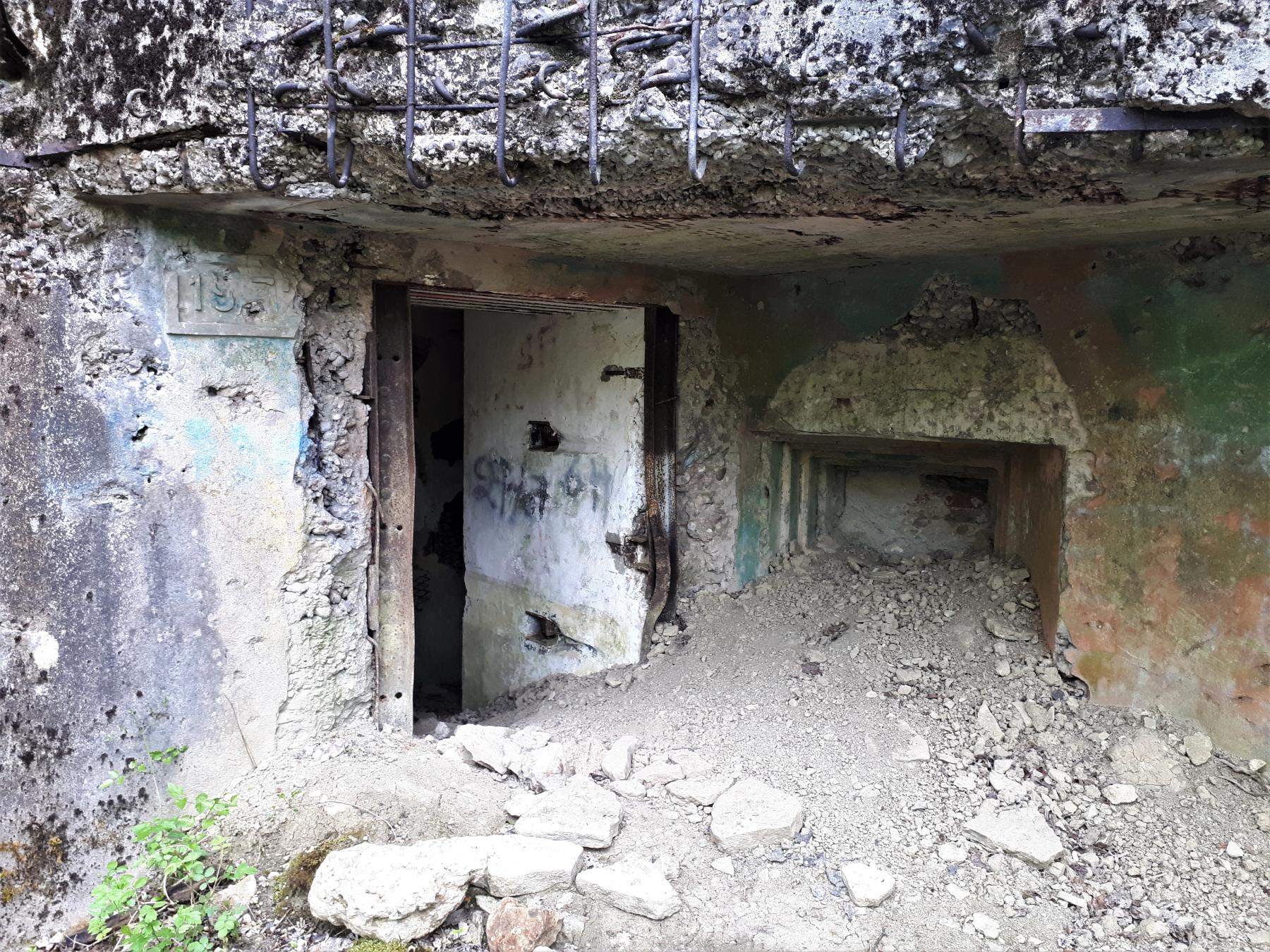 Ligne Maginot - KERFENT - A34 - (Ouvrage d'infanterie) - Bloc 2
Entrée et créneau FM de défense rapprochée - Gregory Fuchs