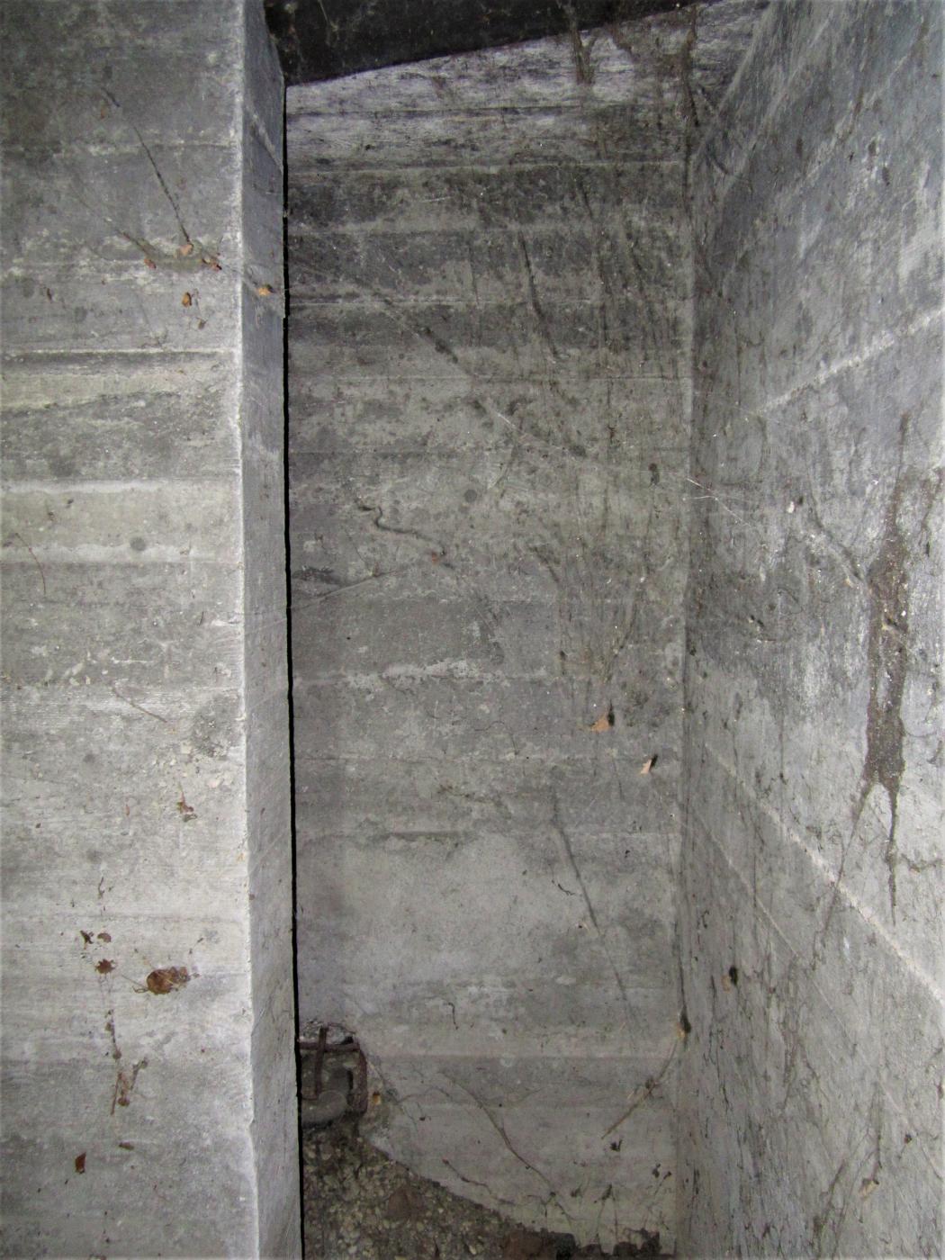 Ligne Maginot - 308C - PORT DU RHIN SUD 36 - (Blockhaus pour arme infanterie) - L'entrée en chicane - Les Gardiens du Rhin