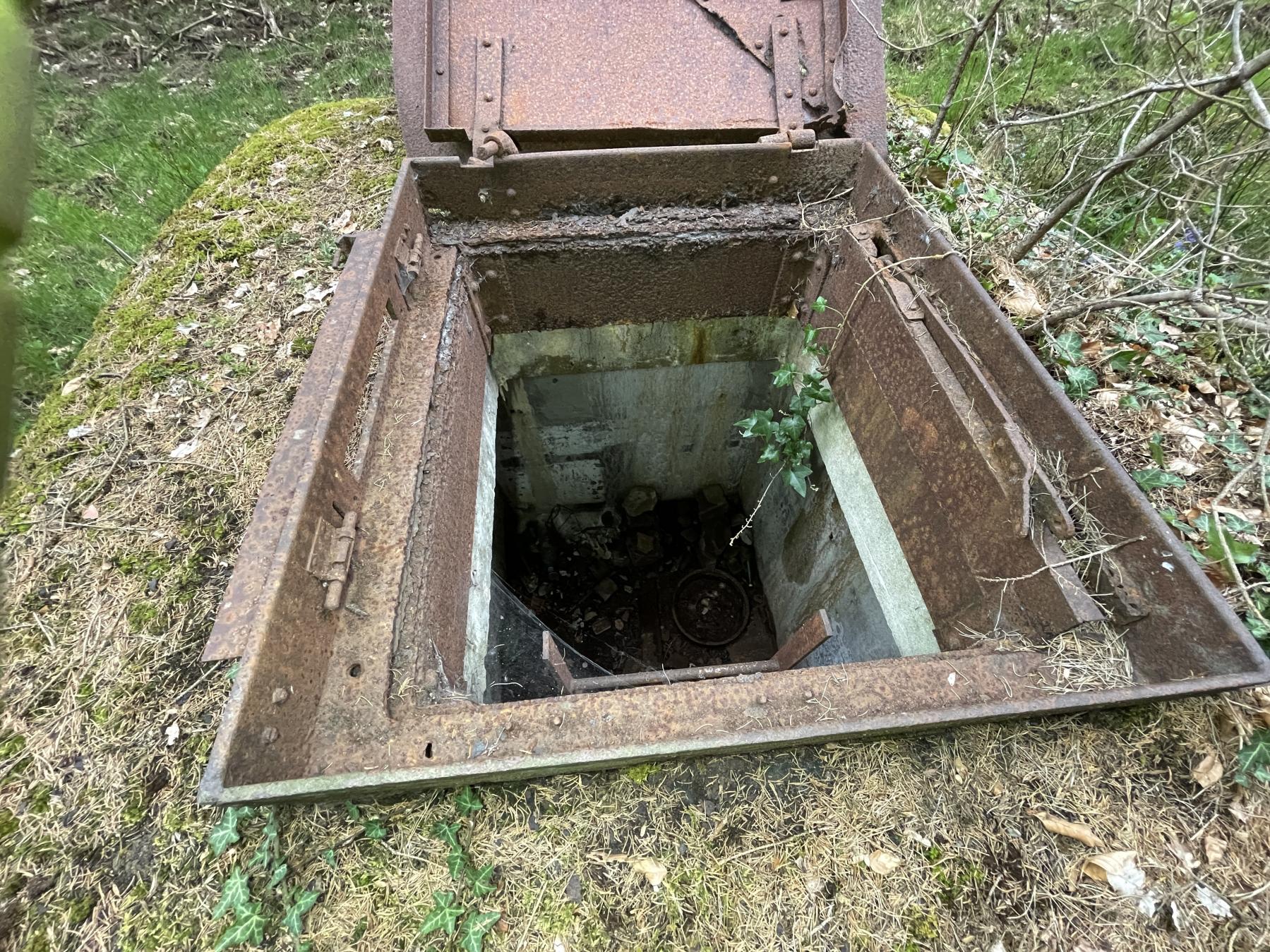 Ligne Maginot - UX1 - (Chambre de coupure) - Le puits d'accès donne directement dans le local - DK_Antoine4