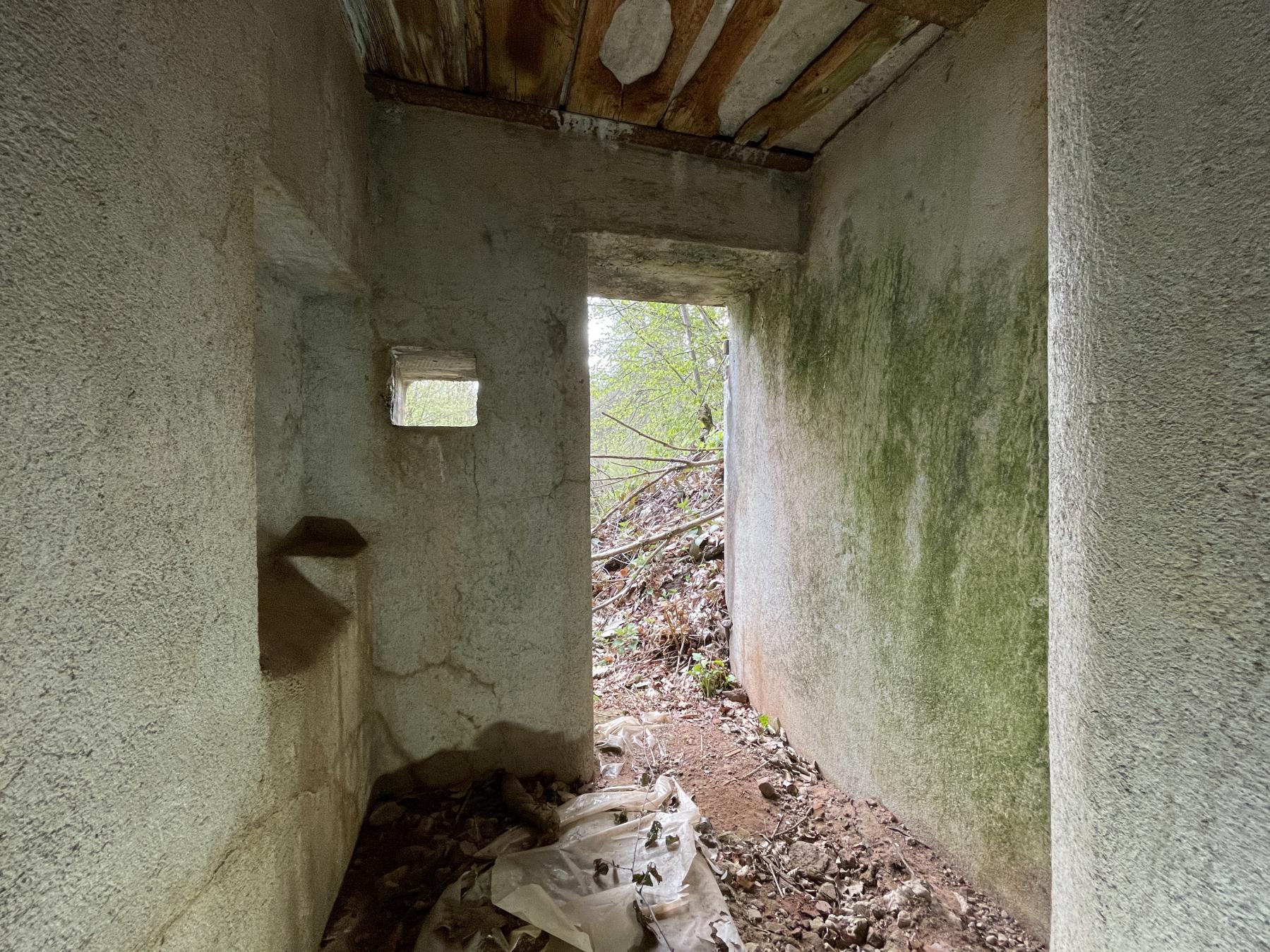 Ligne Maginot - HERRENWALD - ( III - 153° RIF ) - (PC de Quartier) - L'entrée avant vue de l'intérieur, avec un créneau  - DK_Antoine4