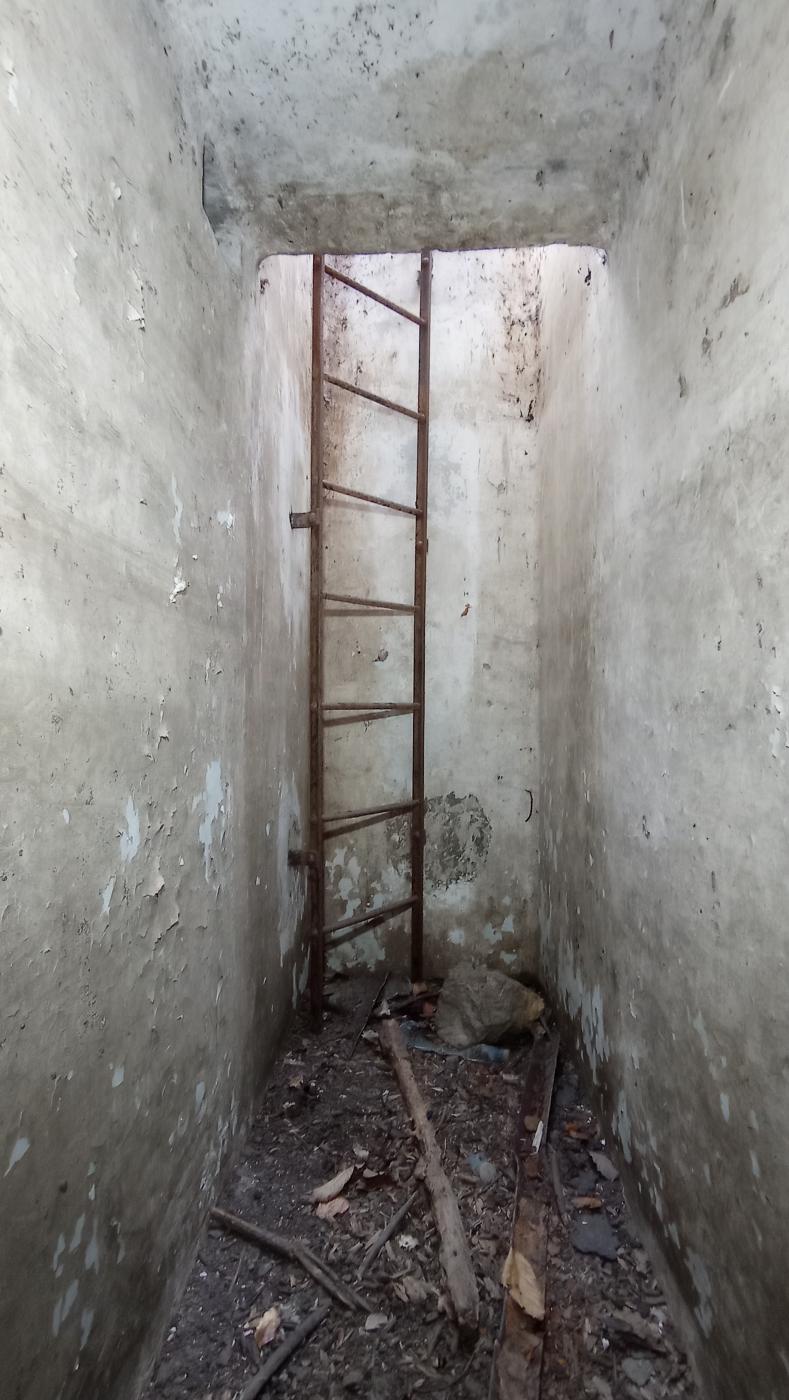 Ligne Maginot - E2 - (Chambre de coupure) - Puits d'accès au couloir latéral de la chambre  - Baptiste GAUDIN