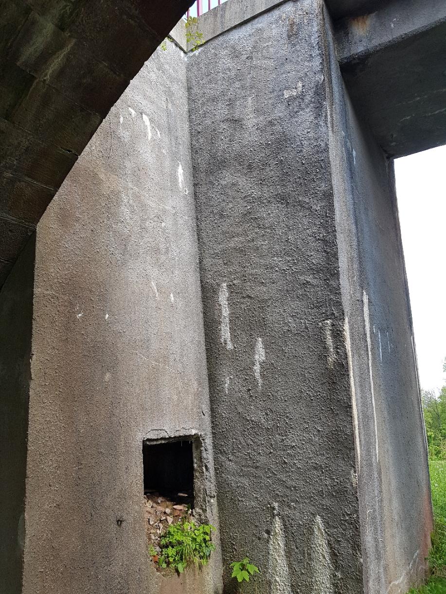 Ligne Maginot - VF60 - ANTENNE DE L'OUVRAGE DU SIMSERHOF - (RESEAU - Voie 60 - Antenne ou rocade ferroviaire) - LEMBERG - Rue du Moulin
Pont ferroviaire voie de 60, niche pour explosif 
DMP référence 60-3 - etienne