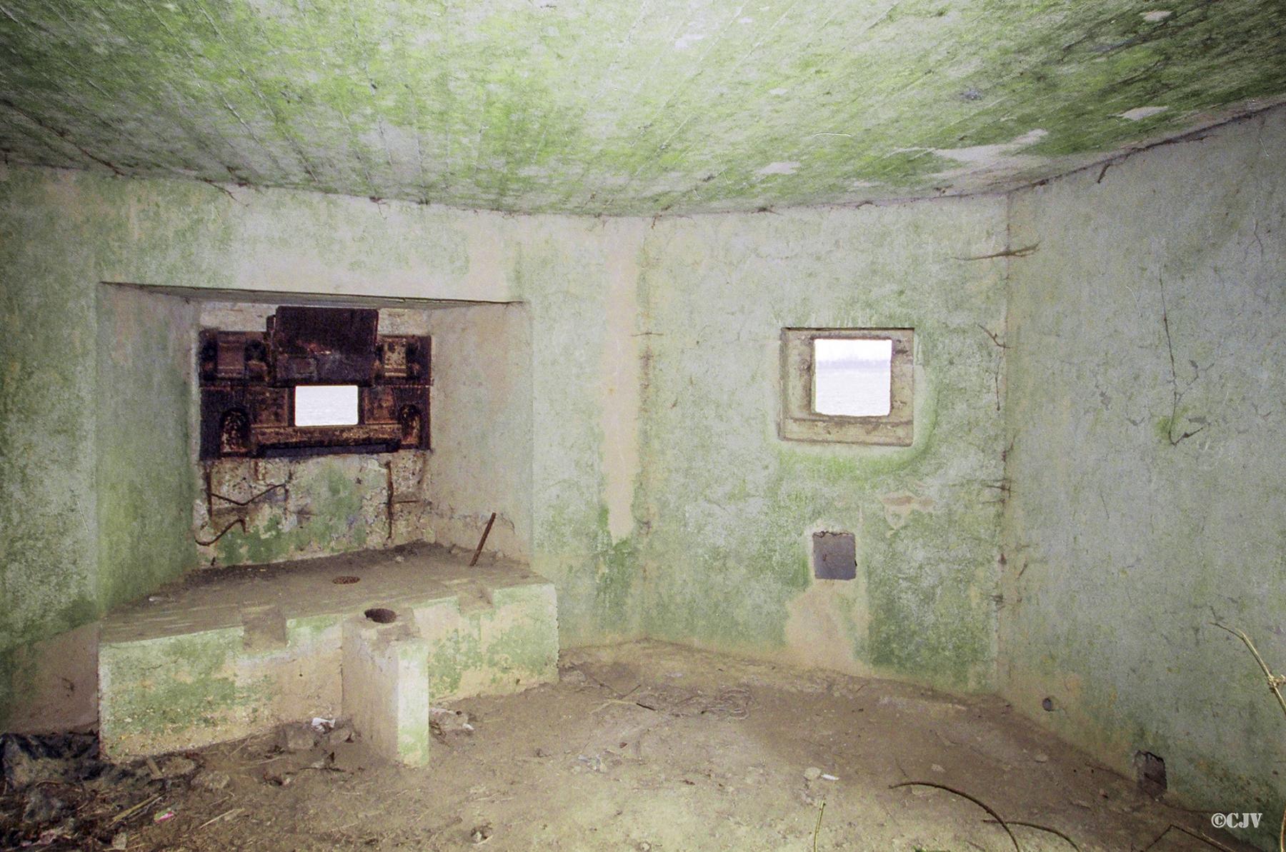 Ligne Maginot - B172 - PURGATOIRE - (Blockhaus pour canon) - Trémie Pamart-Lemaigre pour canon de 24 SA 34 ou mitrailleuse Hotchkiss 8mm mle 1914 - Caspar Vermeulen