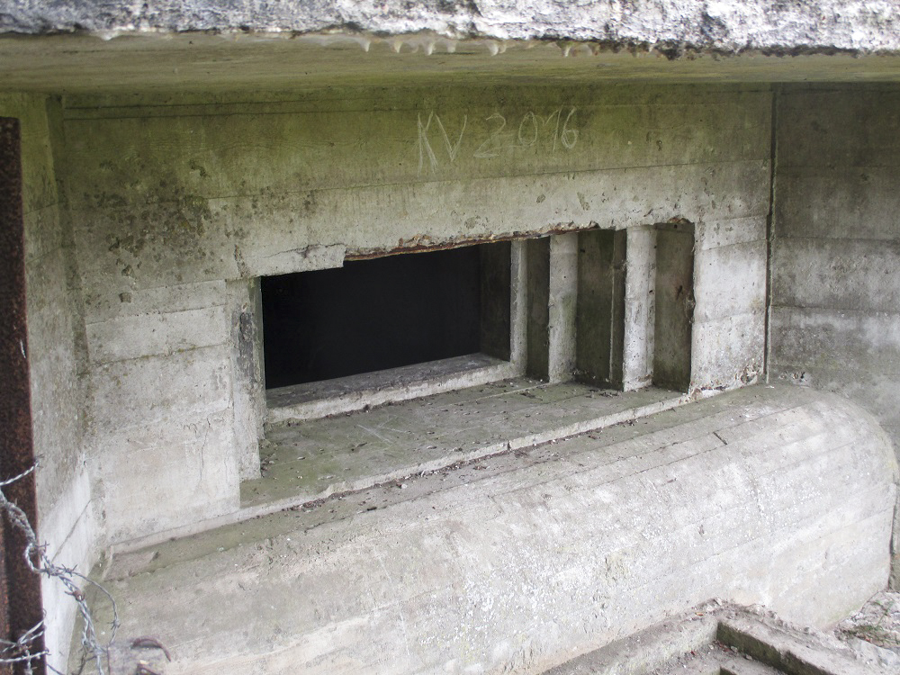 Ligne Maginot - B112 - STEENVOORDE Est 1 (Blockhaus pour canon) - Vue prise depuis le ruisseau Rommel Becque - Smardz Félix