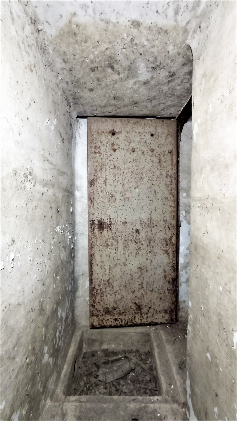 Ligne Maginot - E2 - (Chambre de coupure) - La porte d'entrée de la chambre dans le couloir latéral - Baptiste GAUDIN
