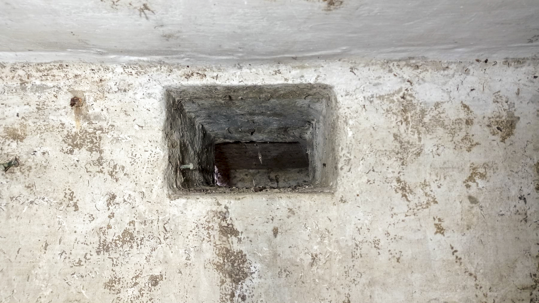 Ligne Maginot - E2 - (Chambre de coupure) - Passage des câbles pour le bornier de raccordement aux lignes de campagne - Baptiste GAUDIN