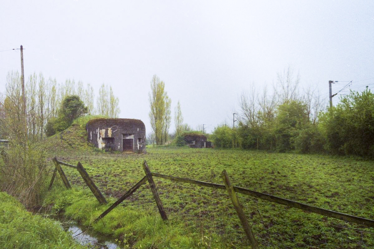 Ligne Maginot - B221 - FERME SALOME (Blockhaus pour canon) - B220 avec B221 à droite.  - R Tucker
