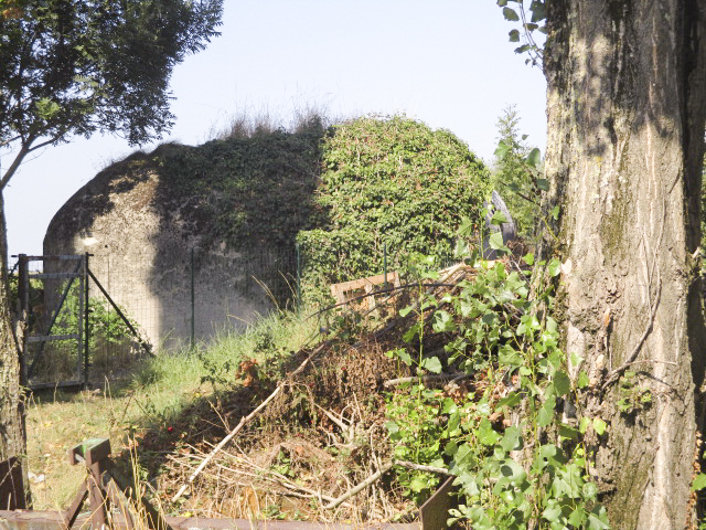 Ligne Maginot - B234 - Le ROSSIGNOL (Blockhaus pour canon) - Visible de la D 422 - Rue de Warneton - Smardz Félix