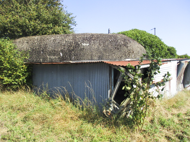 Ligne Maginot - B229 - Le PAPOT (Blockhaus pour canon) - Visible de la D 933 - Rue de Bailleul. - Smardz Félix