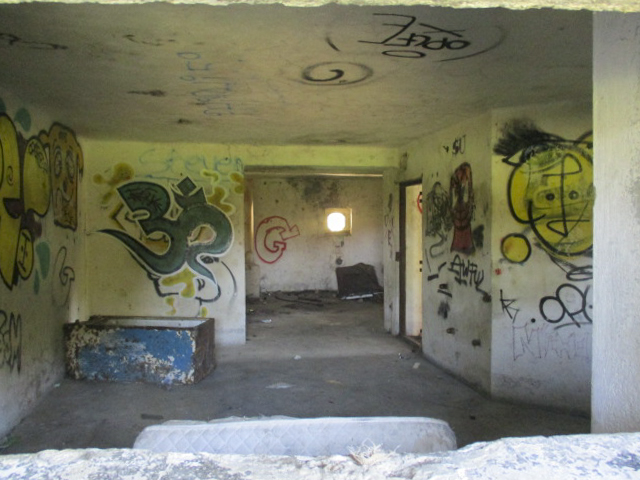 Ligne Maginot - B227 - STATION de STEENWERCK (Blockhaus pour canon) - Visible du sentier piétonnier longeant la voie ferrée Lille-Calais - Smardz Félix