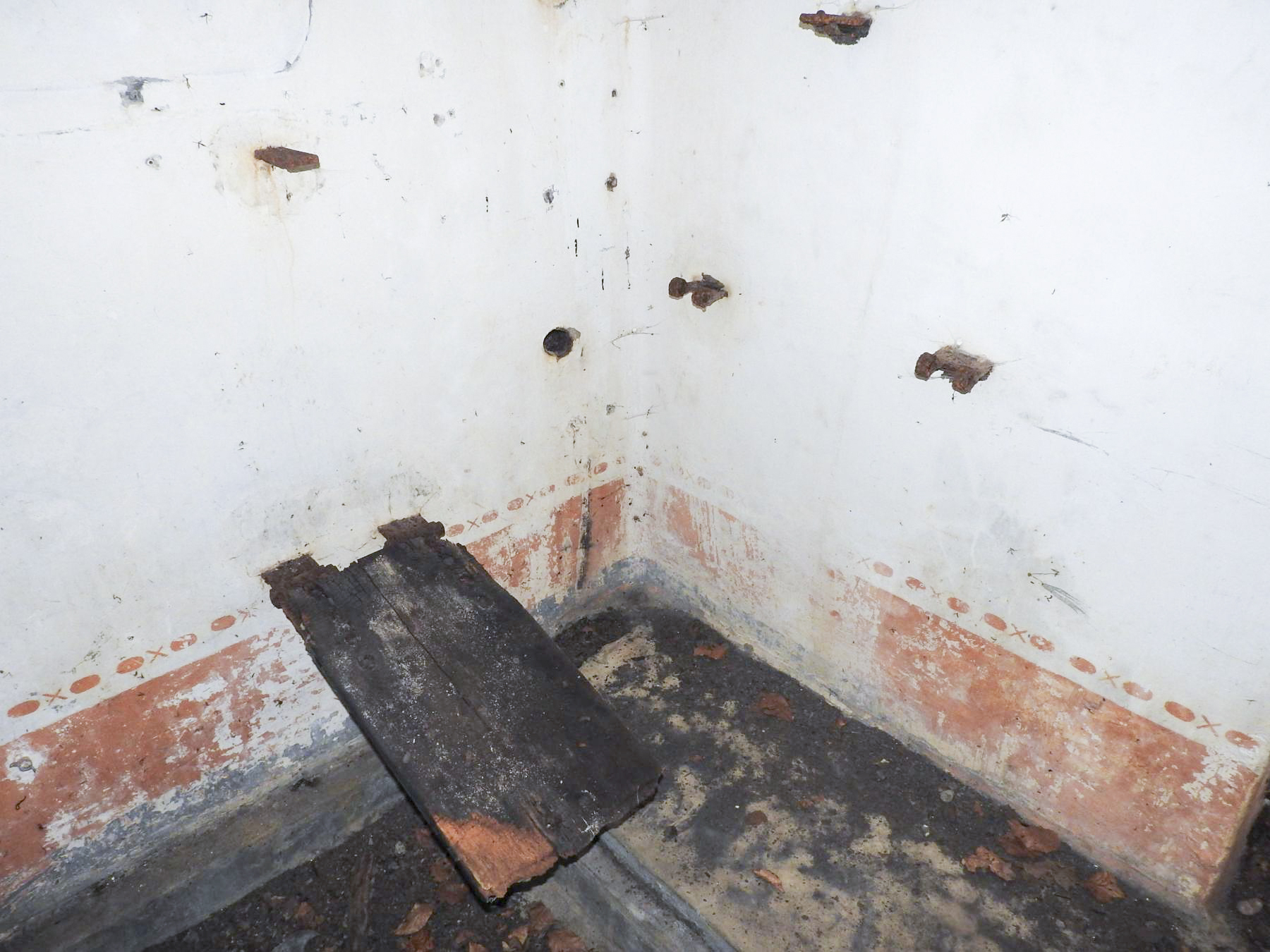 Ligne Maginot - E3 - (Chambre de coupure) - Les tablettes rabattables - STENGER Mathieu