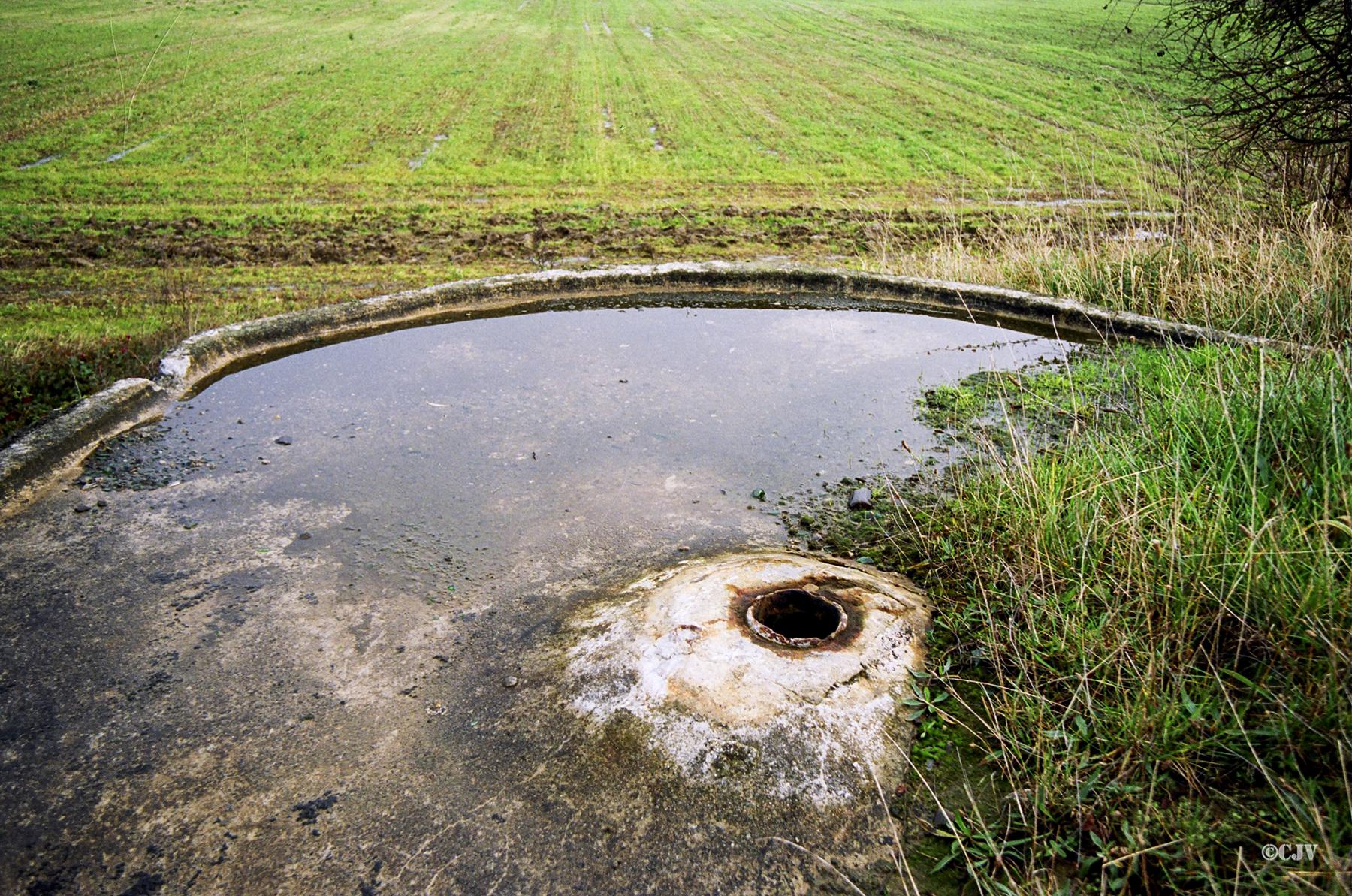 Ligne Maginot - B285 - BEAULIEU SUD - (Blockhaus pour canon) - L'orifice du périscope au dessus de la dalle du blockhaus - Caspar Vermeulen