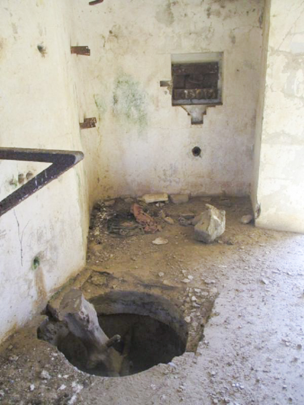 Ligne Maginot - B311 - LA COUTURE - (Blockhaus pour canon) - Vue à l'intérieur. - Smardz Félix