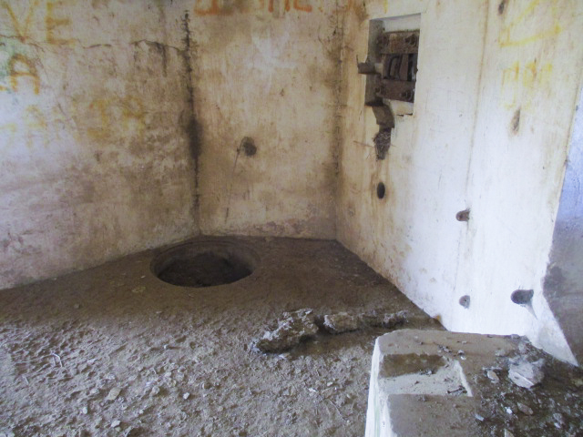 Ligne Maginot - B311 - LA COUTURE - (Blockhaus pour canon) - Vue à l'intérieur. - Smardz Félix