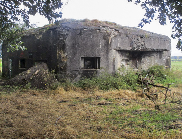 Ligne Maginot - B335 - LA PLAINE SUD - (Blockhaus pour canon) - Porte condamnée par un dépôt important de terre. - Smardz Félix