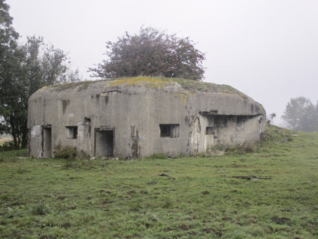Ligne Maginot - B349 - MONTURY (Blockhaus pour canon) - Blockhaus situé dans un pré. - Smardz Félix