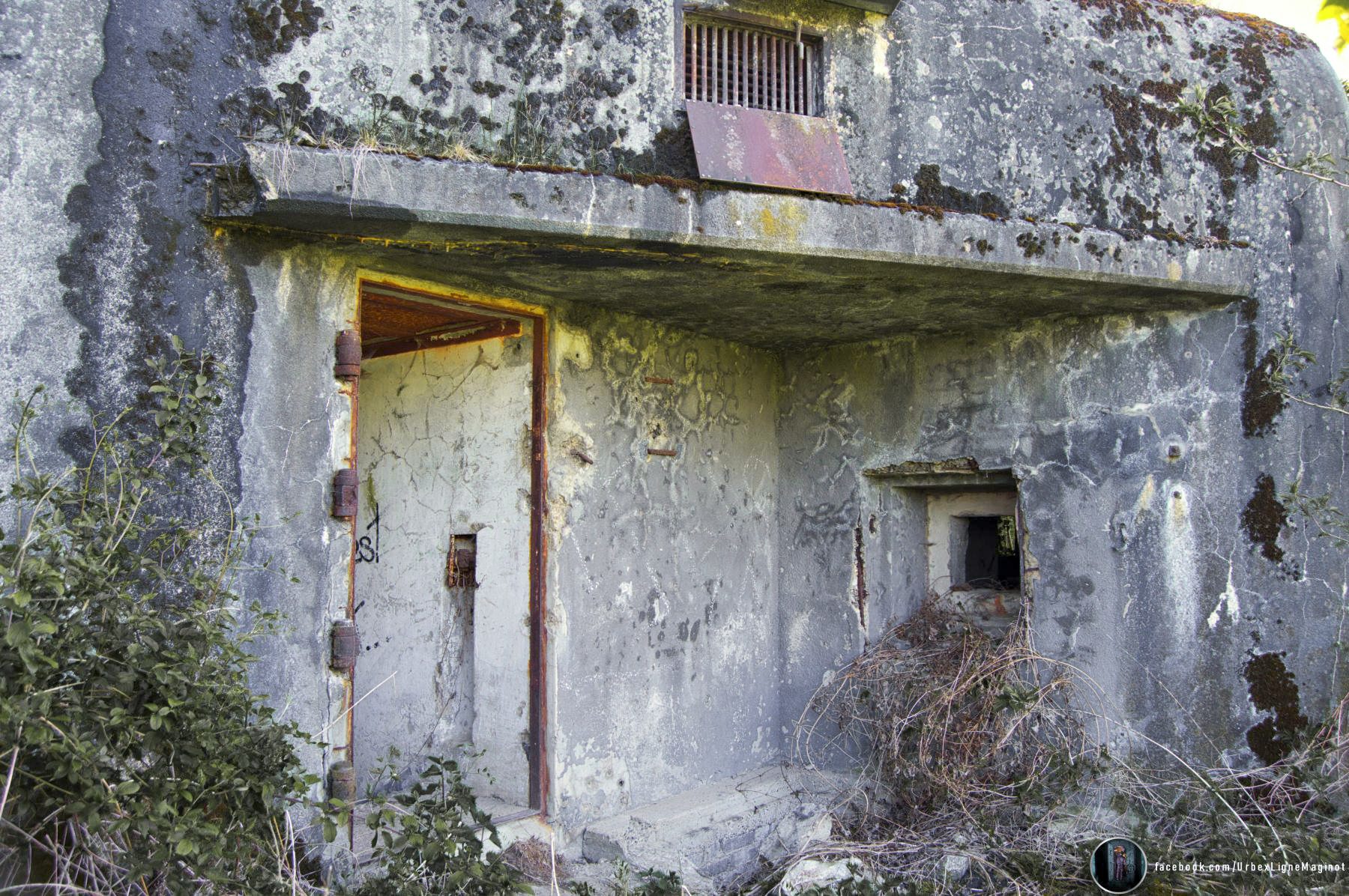 Ligne Maginot - 31/3 - SAASENHEIM - (Casemate d'infanterie - Double) - Entrée de la casemate avec son créneau pour fusil mitrailleur - Thomas Mercklé