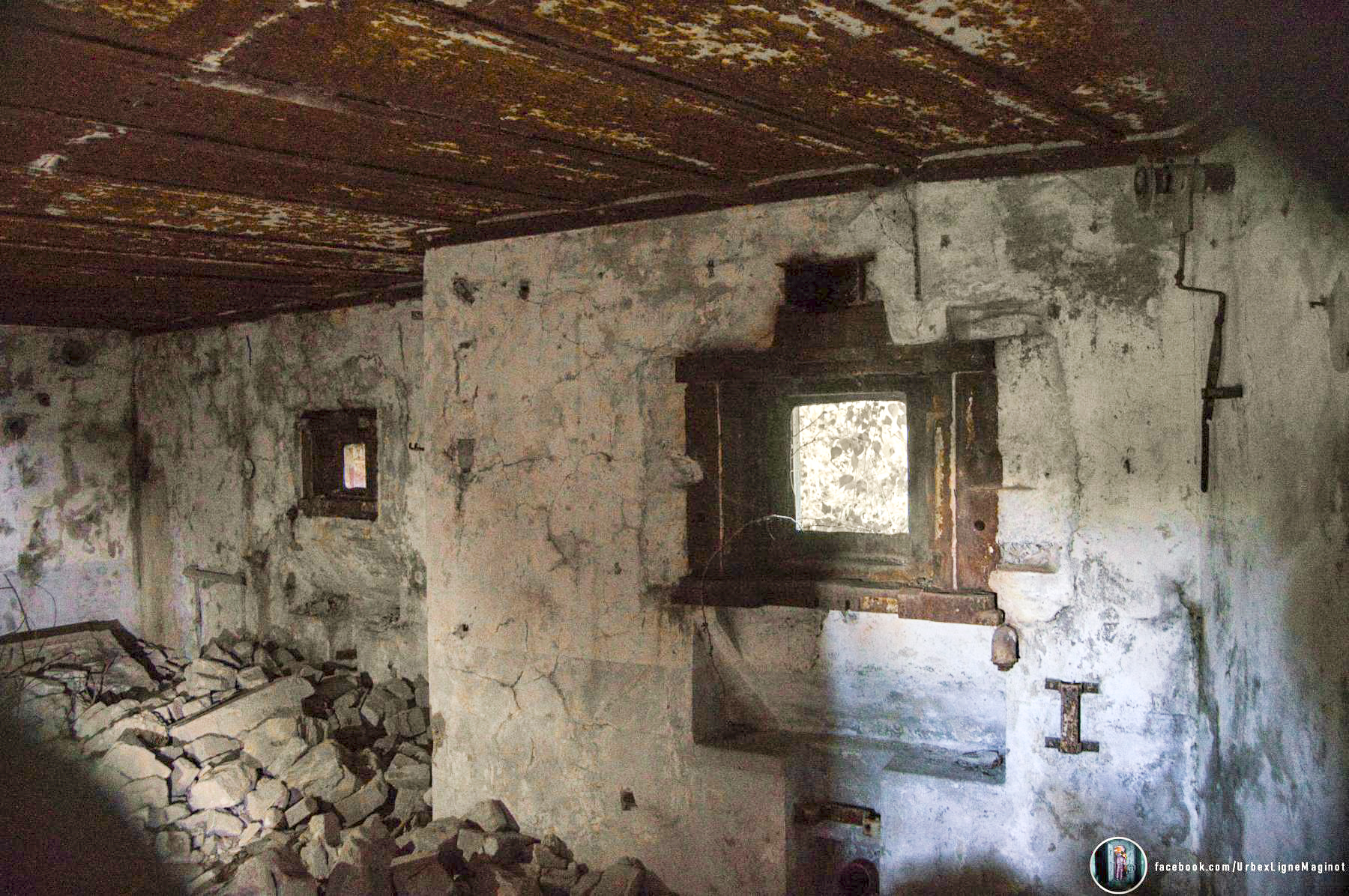 Ligne Maginot - 31/3 - SAASENHEIM - (Casemate d'infanterie - Double) - L'intérieur de la façade nord avec ces 2 créneaux pour jumelage de mitrailleuse et canon de 47 mm - Thomas Mercklé
