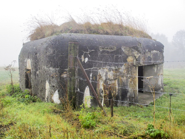 Ligne Maginot - B352 - LANNAY NORD - (Blockhaus pour canon) - Sur la droite, l'entrée prévue pour le canon. - Smardz Félix