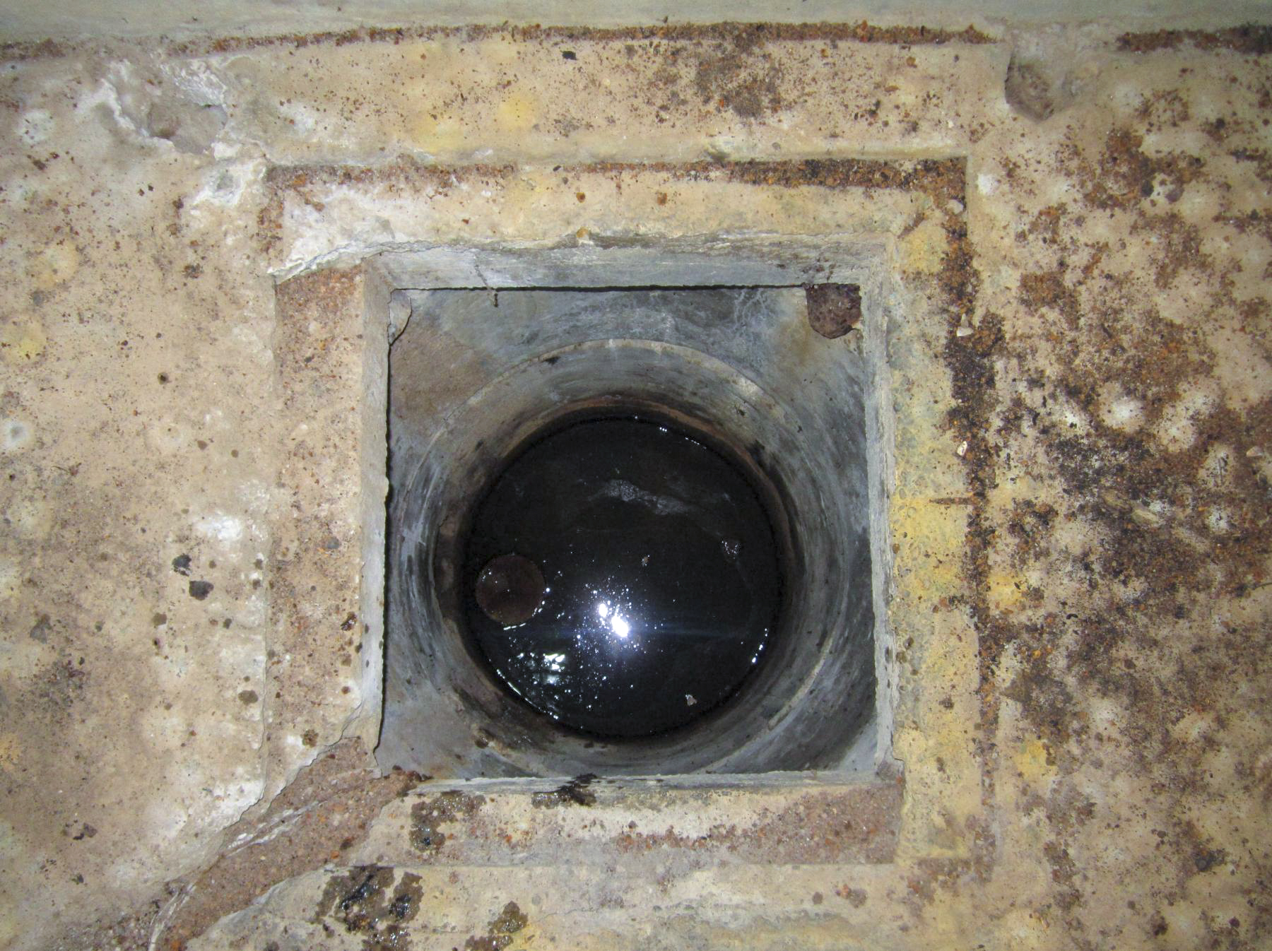 Ligne Maginot - TRAUTBACH OUEST - (Blockhaus pour arme infanterie) - Le puits
Attention ! - Gregory Fuchs