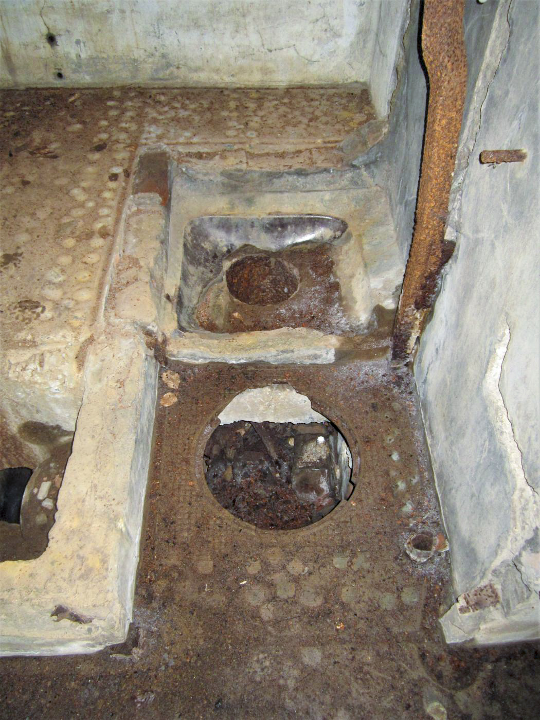Ligne Maginot - TRAUTBACH OUEST - (Blockhaus pour arme infanterie) - Latrines - Gregory Fuchs
