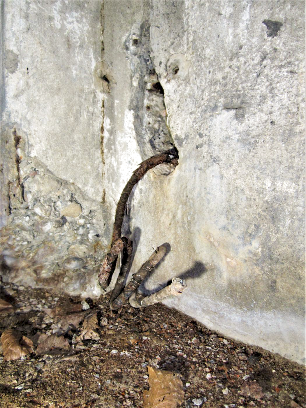 Ligne Maginot - TRAUTBACH OUEST - (Blockhaus pour arme infanterie) - Arrivée du câble téléphonique - Gregory Fuchs