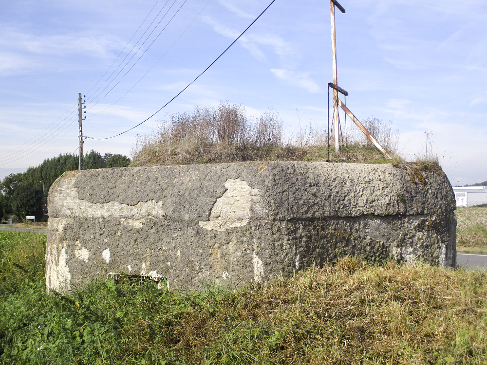 Ligne Maginot - BEF 267 - BERQUIER NORD - (Blockhaus pour arme infanterie) - Photographié depuis la rue du Chemin vert. - Smardz Félix