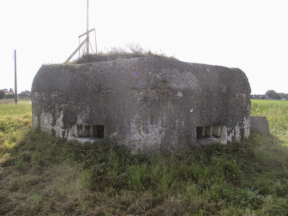 Ligne Maginot - BEF 267 - BERQUIER NORD - (Blockhaus pour arme infanterie) - Photographié face à la rue du Chemin vert. - Smardz Félix