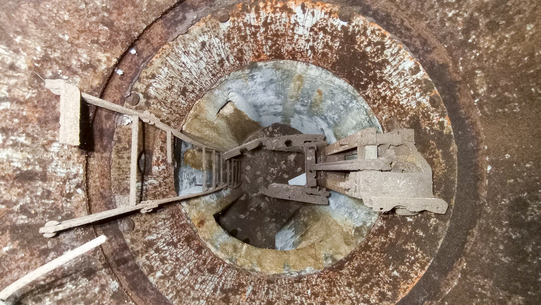 Ligne Maginot - TRAUTBACH OUEST - (Blockhaus pour arme infanterie) - Vue de dessus du puits de la cloche GFM Est - Baptiste GAUDIN