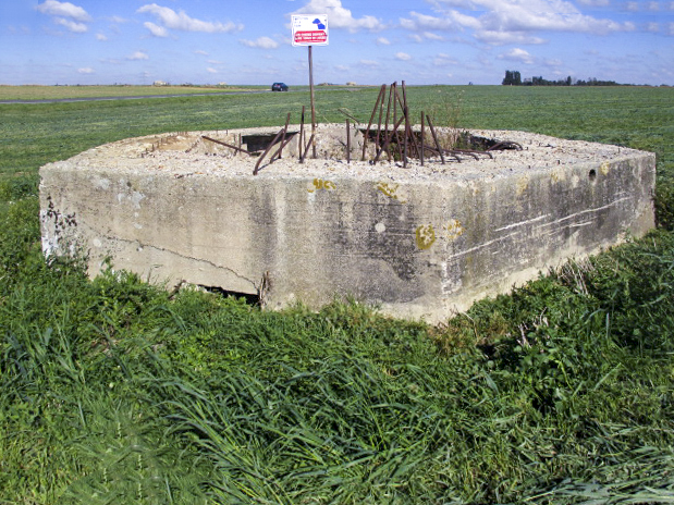 Ligne Maginot - BEF 335 - L'EPINETTE EST - (Blockhaus pour arme infanterie) - Face orientée côté sud. - Smardz Félix
