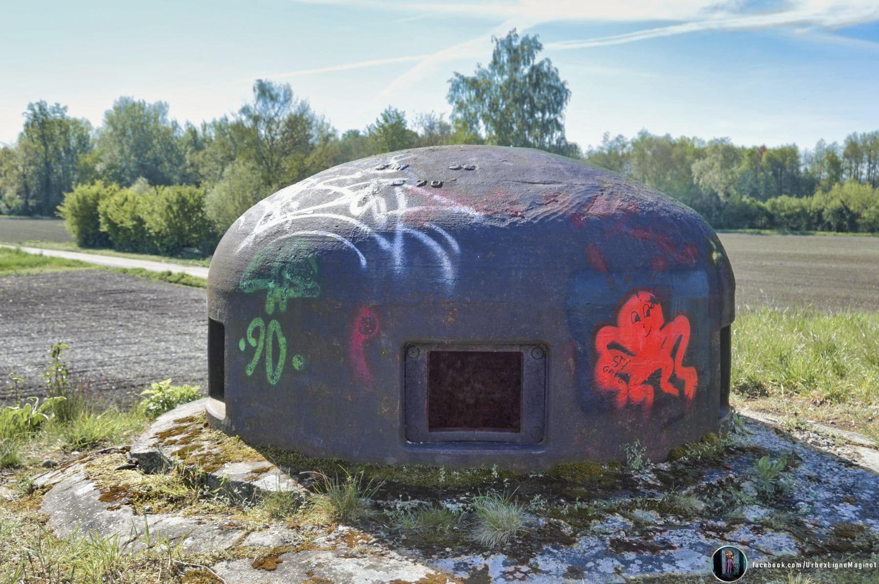 Ligne Maginot - 30BIS/3 - NACHTWEID - (Casemate d'infanterie - double) - La cloche GFM sur le dessus de la casemate
Le marquage SM 32 C 70 est visible sur le dessus de la cloche - UrbexLigneMaginot