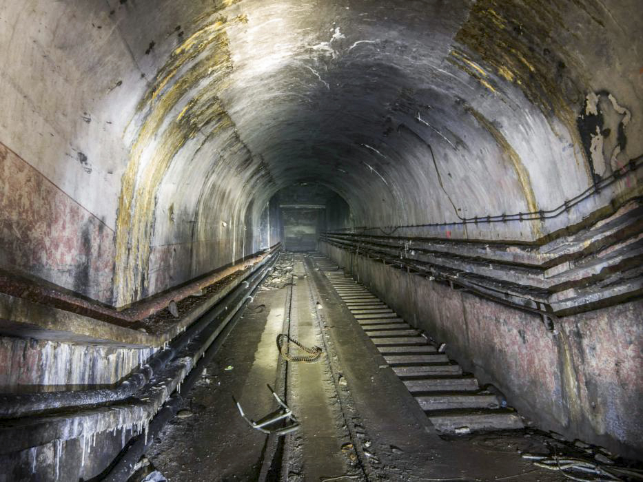 Ligne Maginot - MONT DES WELCHES - A21 - (Ouvrage d'artillerie) - Entrée munitions 
Le bas du plan incliné - YAMI1900