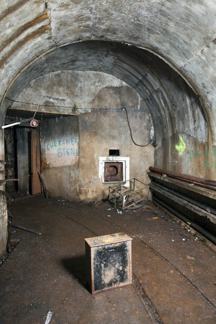 Ligne Maginot - MONT DES WELCHES - A21 - (Ouvrage d'artillerie) - Blockhaus de défense intérieure
Situé en bas du plan incliné de l'entrée des munitions - www.arnaultjl-photo.com