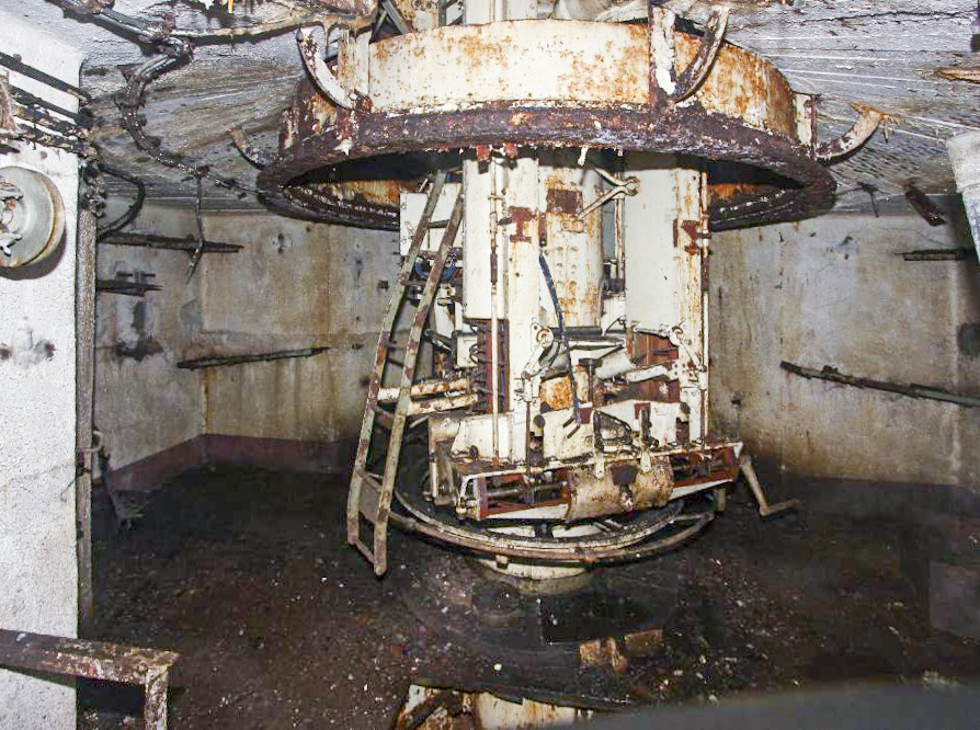 Ligne Maginot - MONT DES WELCHES - A21 - (Ouvrage d'artillerie) - Bloc1
Tourelle de mortiers de 81 mm - Martin FRANKCOM