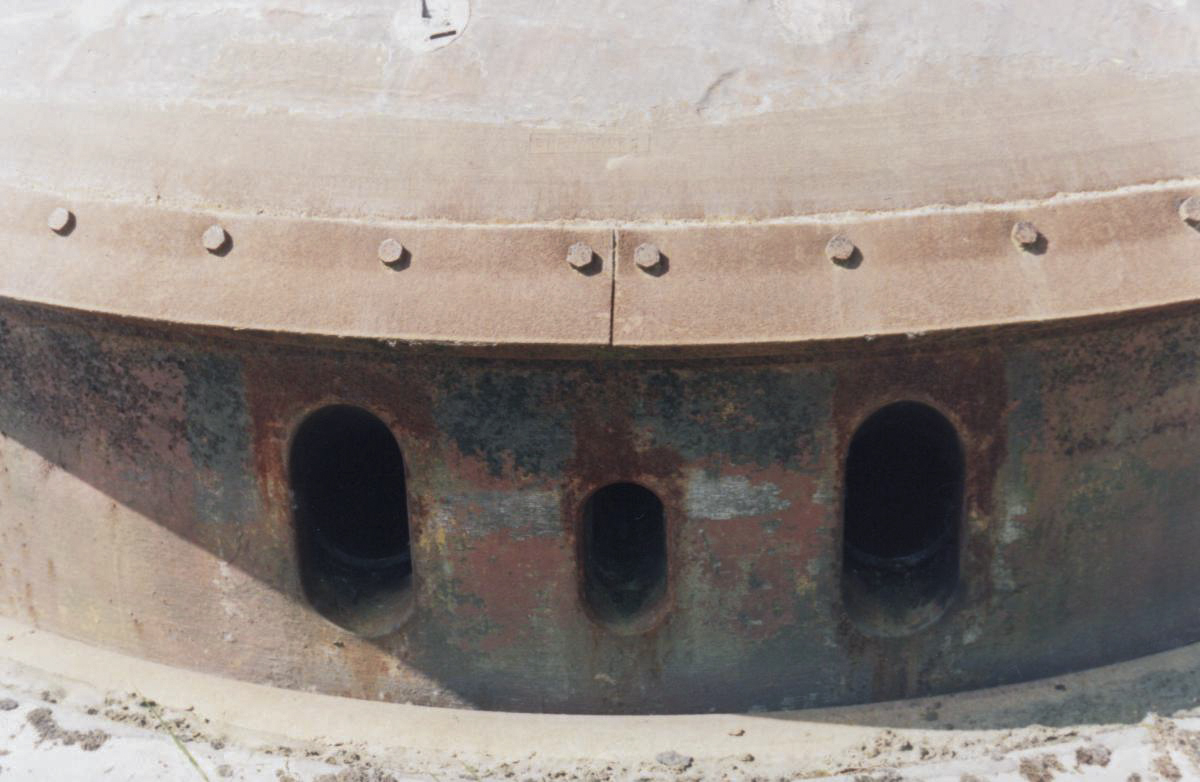Ligne Maginot - MONT DES WELCHES - A21 - (Ouvrage d'artillerie) - Détail des restes de camouflage sur la tourelle 75 du bloc 4 - CHARLOT Jean Marie