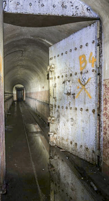 Ligne Maginot - MONT DES WELCHES - A21 - (Ouvrage d'artillerie) - Bloc 4
La porte blindée isolant le bloc du casernement - YAMI1900
