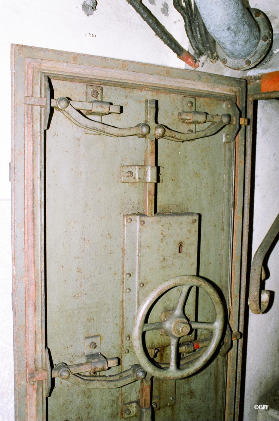 Ligne Maginot - MONT DES WELCHES - A21 - (Ouvrage d'artillerie) - Bloc 5
Porte etanche - Lia VERMEULEN