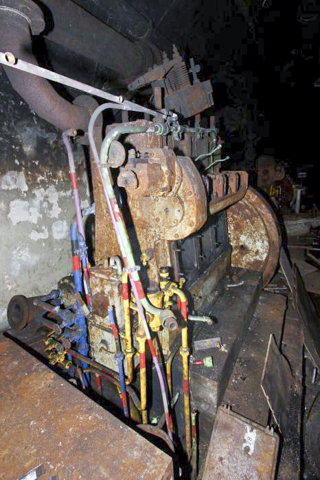 Ligne Maginot - MONT DES WELCHES - A21 - (Ouvrage d'artillerie) - L'usine électrique
Les restes de l'un des groupes électrogènes - Martin FRANKCOM