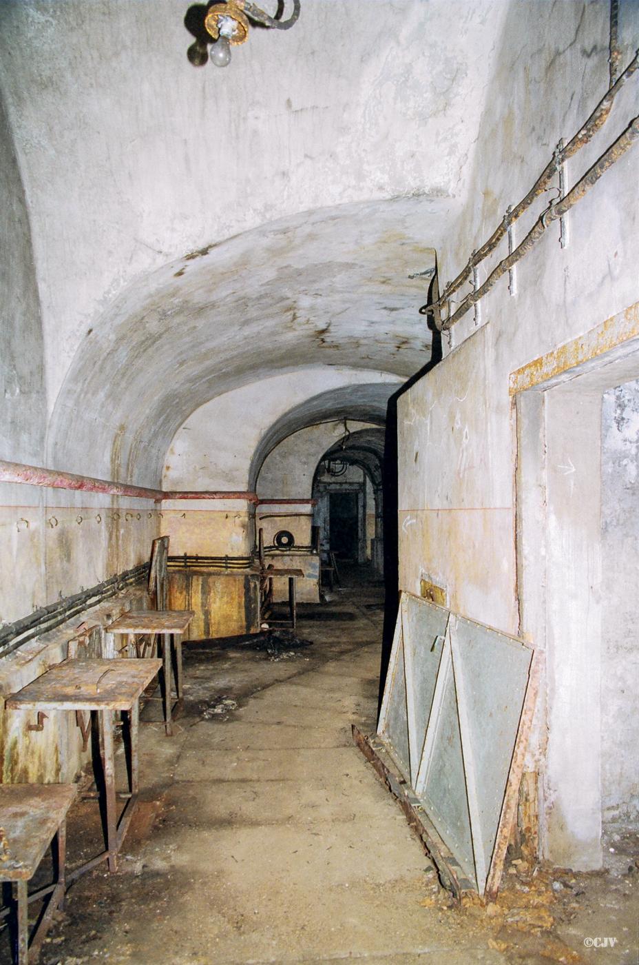 Ligne Maginot - MONT DES WELCHES - A21 - (Ouvrage d'artillerie) - La galerie vers l'entrée des hommes - Lia VERMEULEN