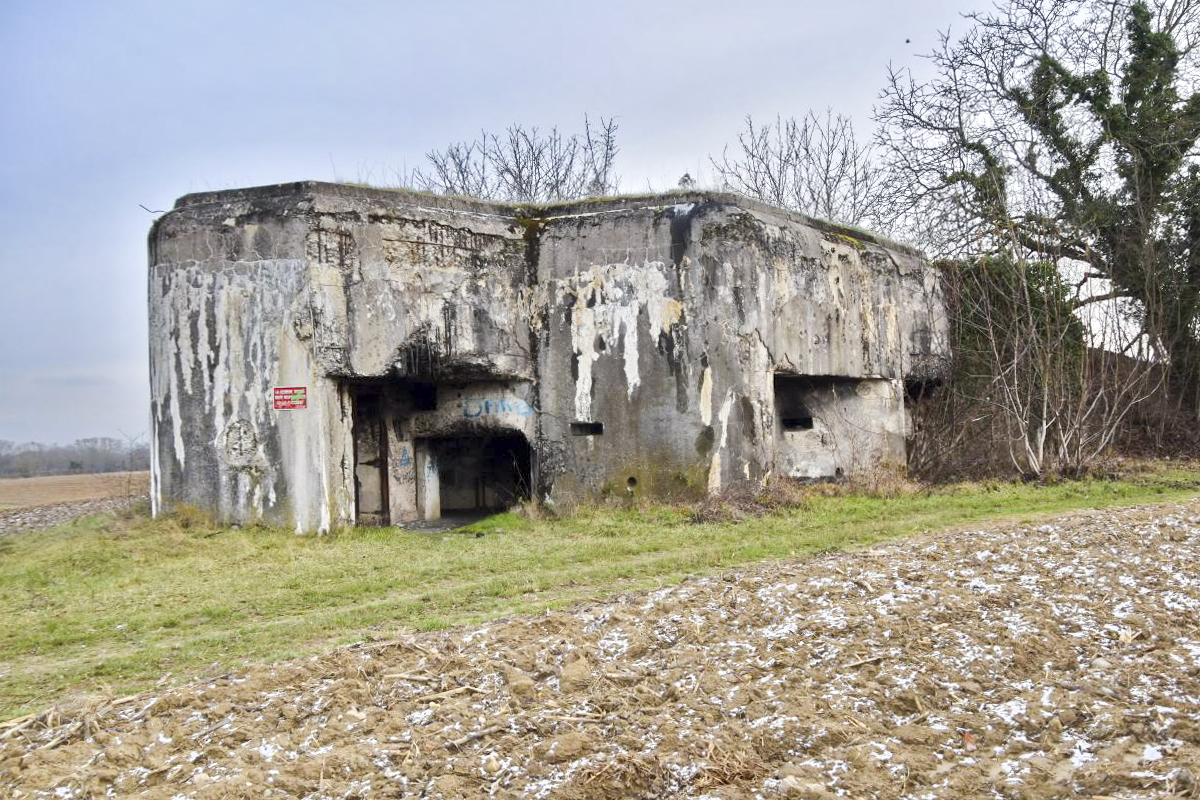 Ligne Maginot - 85 - HASELBERG - (Casemate d'infanterie - double) - Entrées
A gauche celle du personnel et à droite celle du matériel - Daniel Froehly