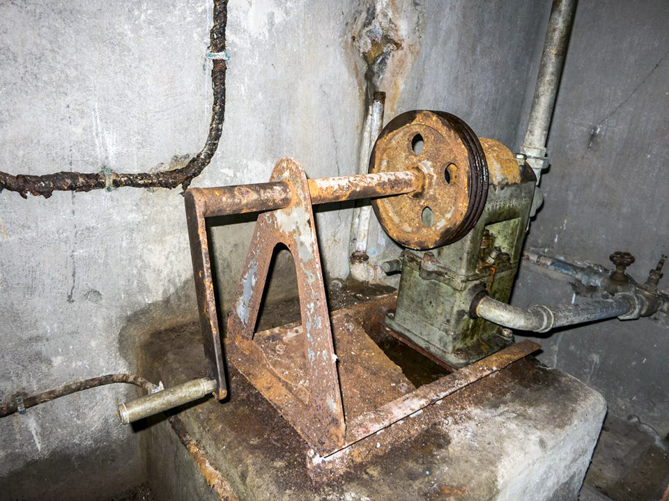 Ligne Maginot - VECKRING - X21 - (Abri) - La pompe du puits - DAHN Anja