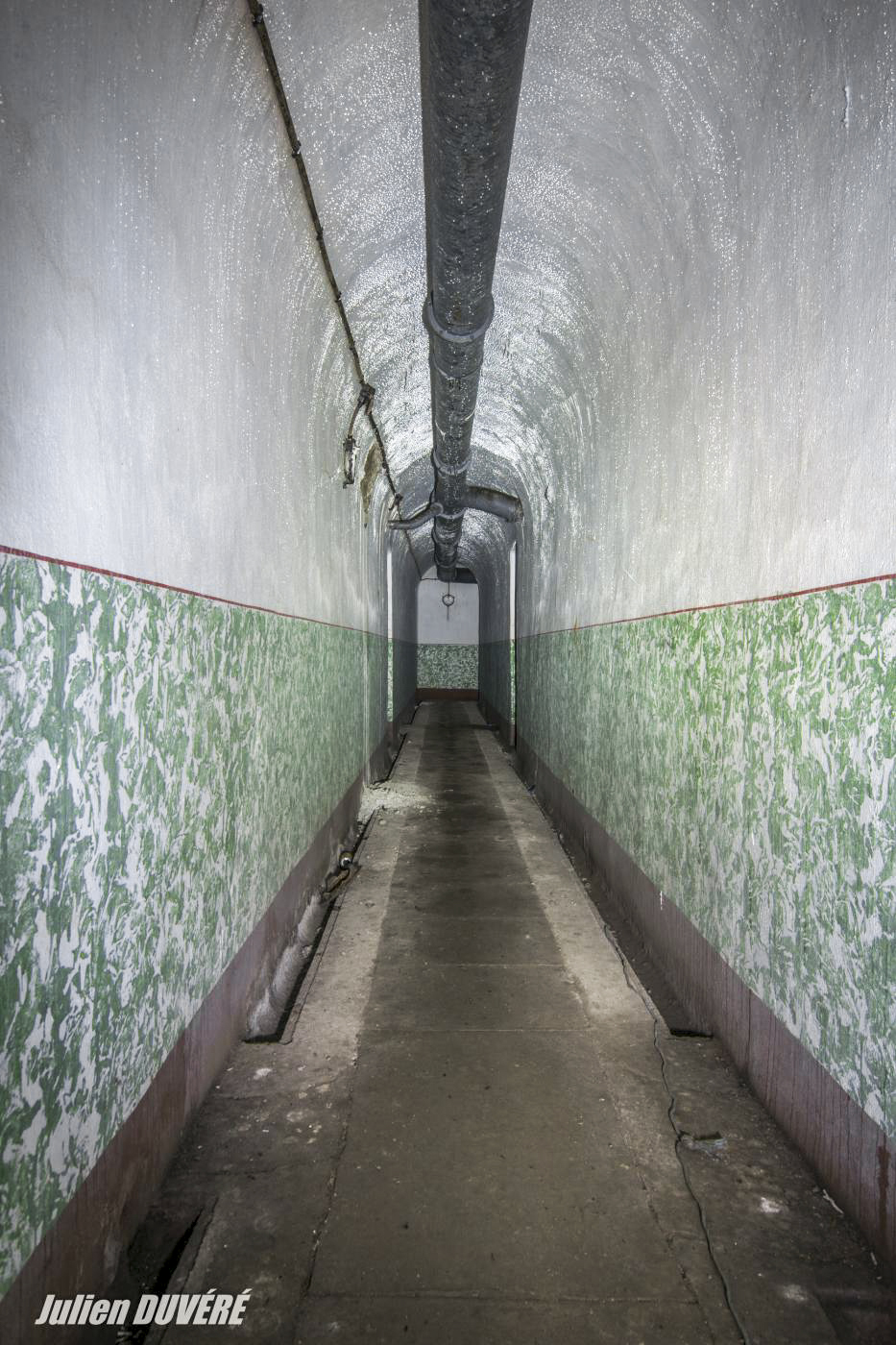 Ligne Maginot - VECKRING - X21 - (Abri) - Couloir desservant les chambrées (côté Est). - Julien DUVÉRÉ